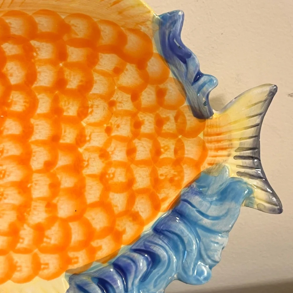 Pier 1 hand painted fish decore or plate